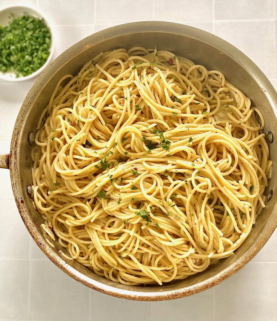 finished pan of pasta aglio e olio