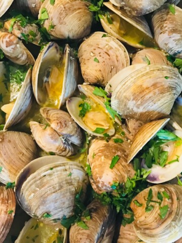 Steamed Clams with garlic butter and wine